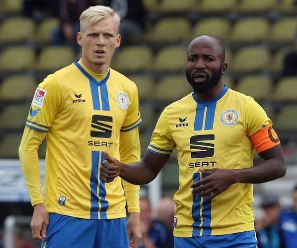 多伦多猛龙迎德国杯关键赛；加时末段战术微调；气氛紧张；球队文化再被提及的简单介绍